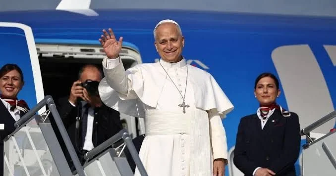 Roma Papasının təyyarəsi xarab oldu İspaniya Kralı öz laynerini verdi