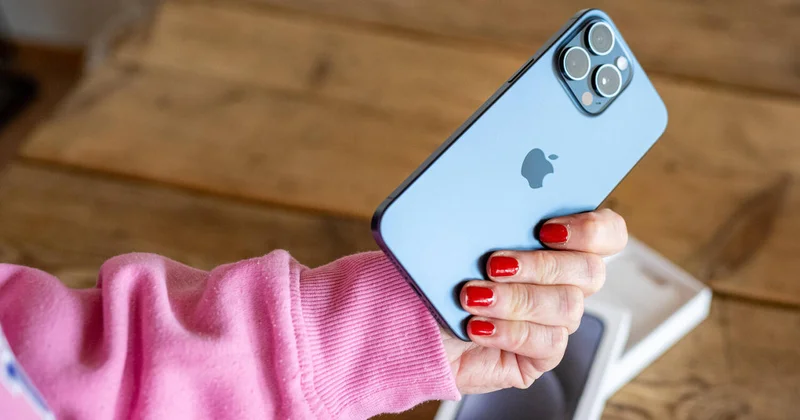 Apple добавила в iPhone поддержку двух языков