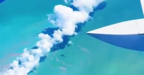 Вид из иллюминатора самолета на извержение вулкана ВИДЕО