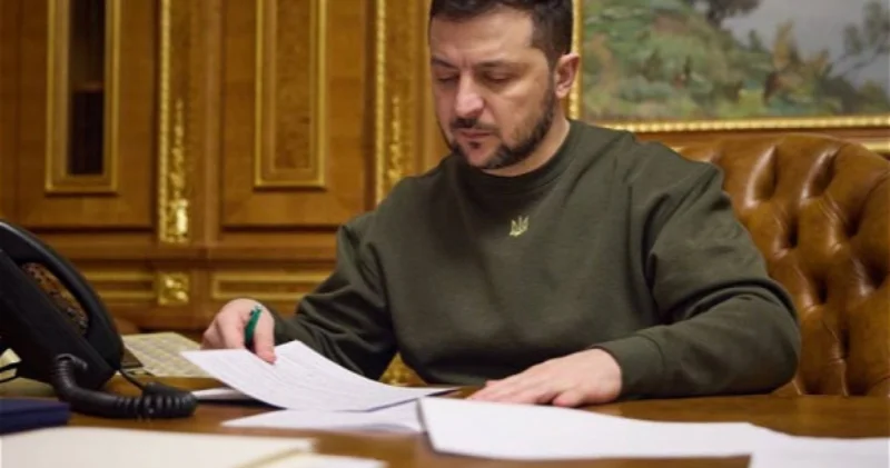Зеленский подписал закон об исключении русского языка из списка защищённых языков в Украине