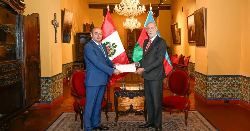 Azərbaycan səfiri etimadnaməsinin surətini Perunun XİN rəsmisinə təqdim etdi FOTO