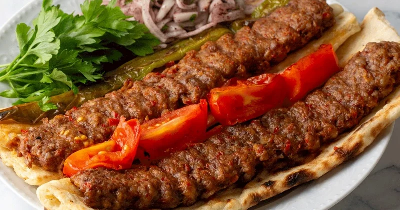 Adana kababı necə hazırlanır? RESEPT