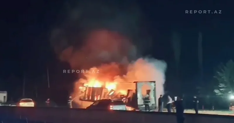 Молния спровоцировала пожар грузовика на трассе Баку Газах
