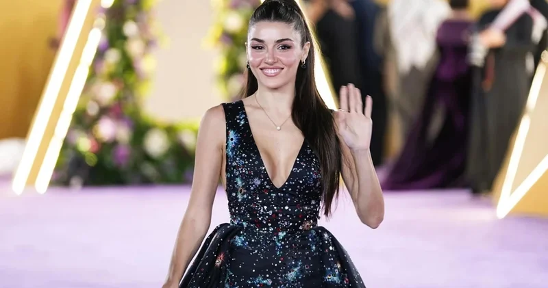 Hande qarın əzələlərini göstərdi