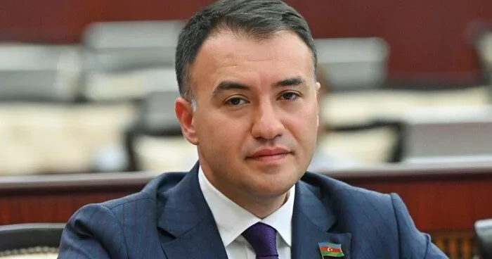 Deputatdan blogerlərlə bağlı təklif: Diplomu olmalıdır!