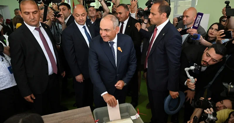 Ermənistanda siyasi böhran başladı