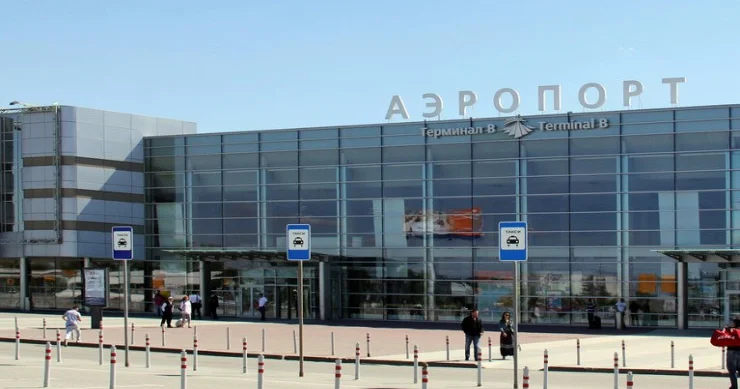 Rusiyada aeroprotda ƏMƏLİYYAT: iki azərbaycanlının malları əllərindən alındı