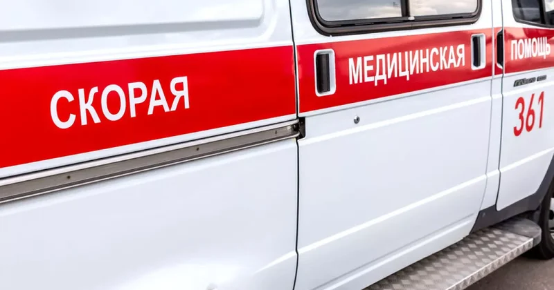 В России обрушился пешеходный мост: есть пострадавшие