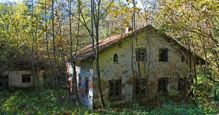 Daş evlərin pıçıltısı