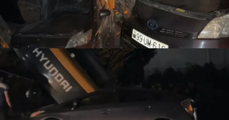 В Азербайджане экскаватор с прицепа опрокинулся на Prius
