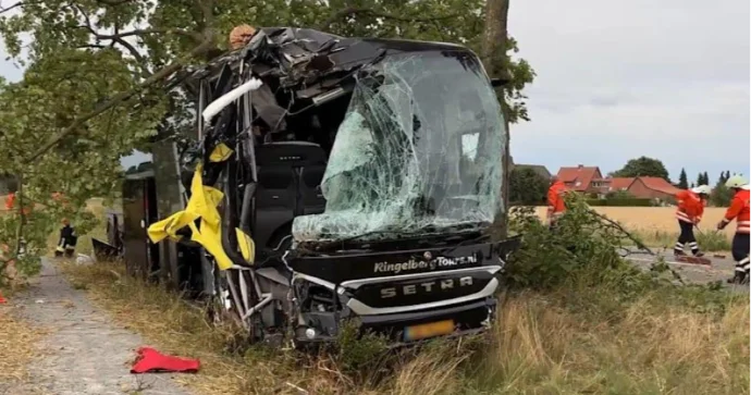 Sərnişin avtobusu aşıb, altı nəfər xəsarət alıb