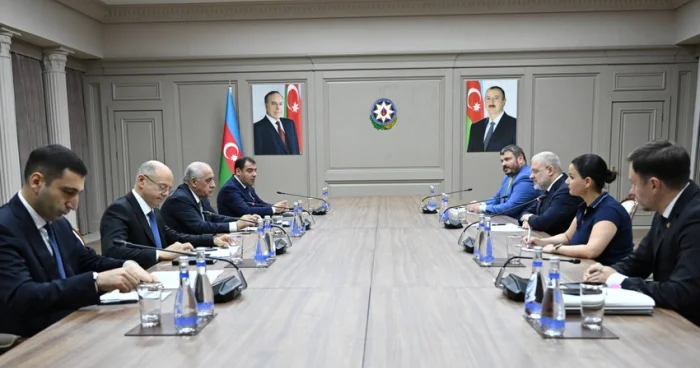 Əli Əsədov ukraynalı nazirlə görüşüb