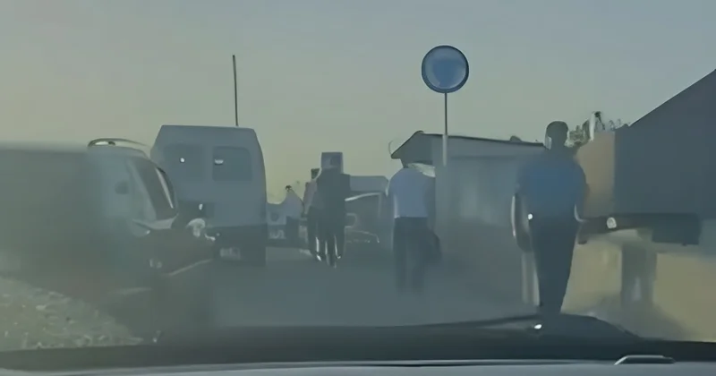 Xırdalan yolunda səki problemi: Piyadalar həyatlarını riskə atırlar