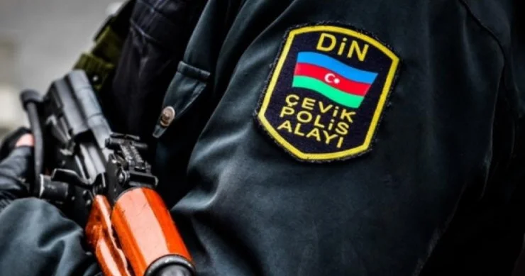 Sumqayıtda dəniz sahilində TƏHLÜKƏLİ ANLAR: arvadına maşın verdi, polis hər ikisini saxladı