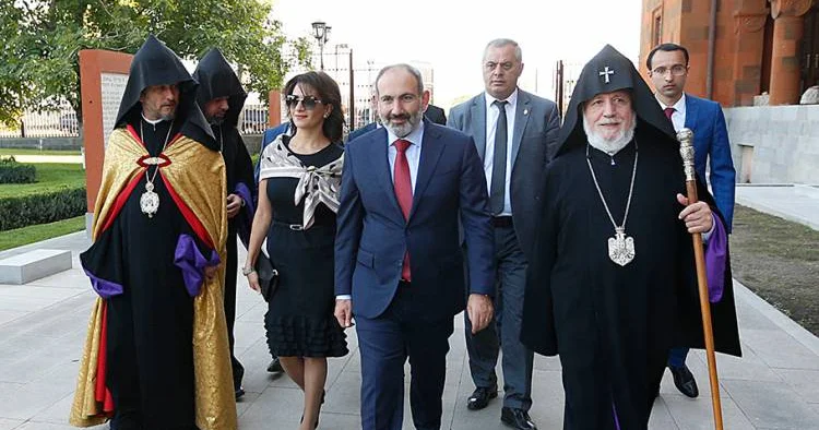 Paşinyan kilsə qarşıdruması yeni mərhələyə qədəm qoyub