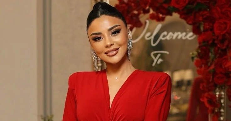Aparıcının efir libası sosial medianı silkələdi