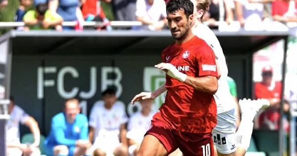 Mahir qol vurdu, komandası darmadağına sevindi