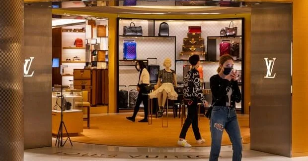 Louis Vuitton a kiberhücum Müştəri məlumatları oğurlandı
