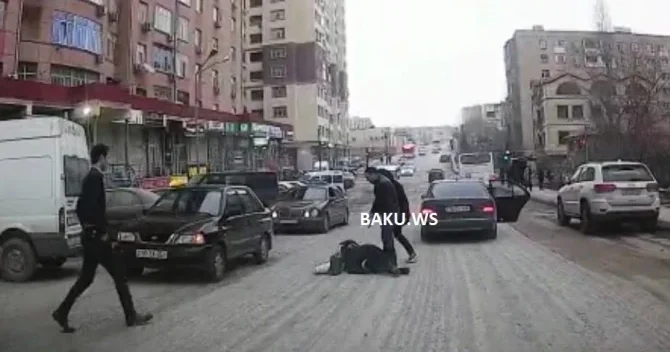 Bakıda qadın özünü maşına belə çırpdı Ağlagəlməz üsul VİDEO