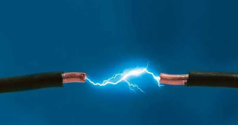 Şəmkirdə FACİƏ: 38 yaşlı qadın elektrik cərəyanının qurbanı oldu
