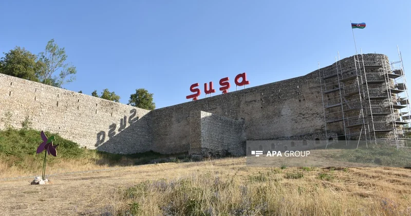 Xarici qonaqlar Şuşada yeni inşa edilən Qarabağ küçəsi ilə tanış olublar