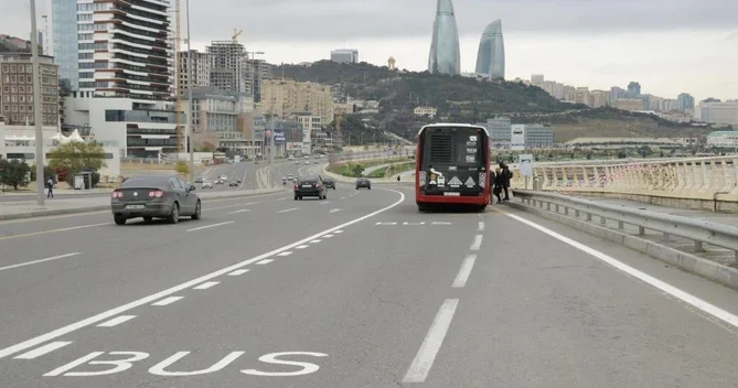 Sürücülər bu halda avtobus zolağından istifadə edə bilər RƏSMİ