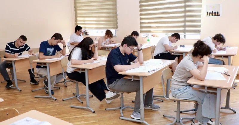 Bu gün keçirilən imtahanlarda 12 nəfərdə telefon aşkarlanıb və imtahandan kənarlaşdırılıb