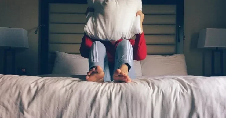 Sevdiyiniz insanın ölümdən sonra sizinlə əlaqə saxlamağa çalışmasının 7 əlamət