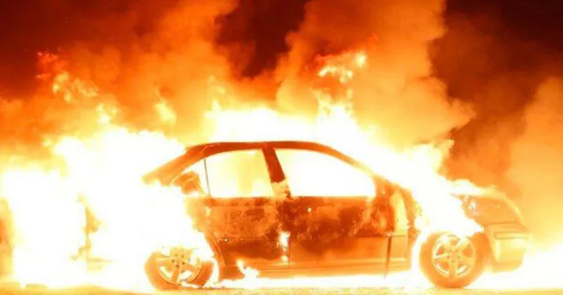 Ağdaşda “Mercedes” yanıb kül oldu