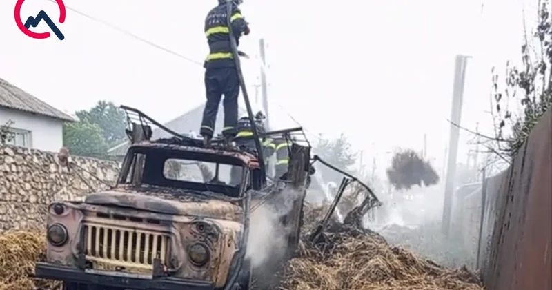Ot tayaları yandı, yük maşını yararsız hala düşdü Fotolar