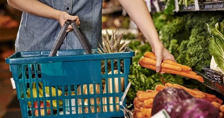 Половина расходов азербайджанцев приходится на продукты питания: итоги семи месяцев