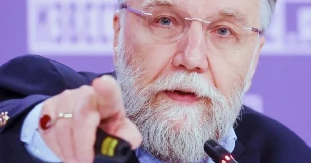 Aleksandr Duqindən Putinə: “Çar var beyin yoxdur, Rusiya başsız toyuq kimi...”