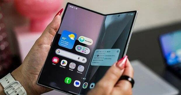 Samsung похвасталась успехом складных флагманов