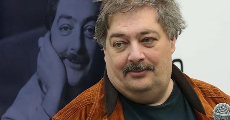 Rusiya yazıçı Dmitri Bıkovu beynəlxalq axtarışa verib.