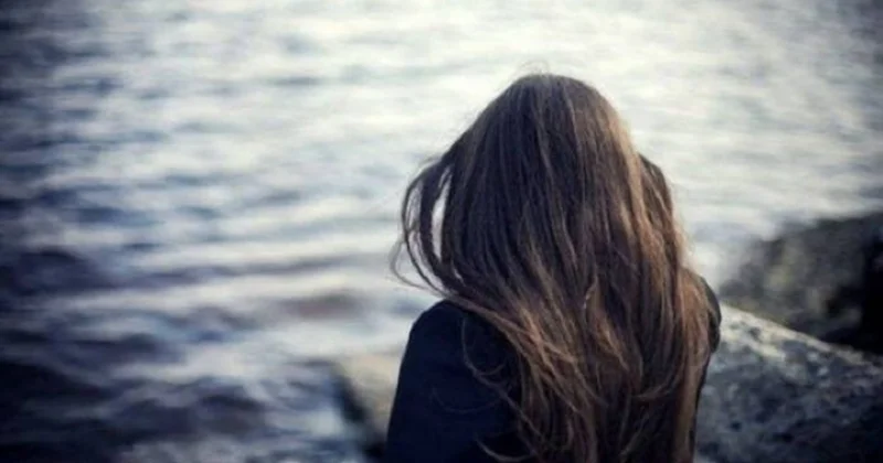 18 yaşlı qız özünü binadan atdı Foto