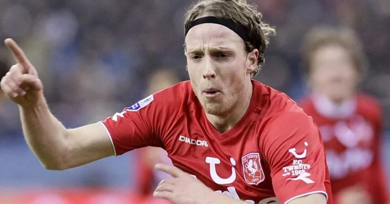 Niderland çempionu olan futbolçu 7 il müddətinə həbs edilib