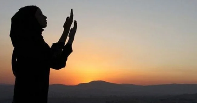 İslam iman və itaətə zorla deyil, maarifləndirmə və nümunəvi davranışla yönləndirməyi tövsiyə edir