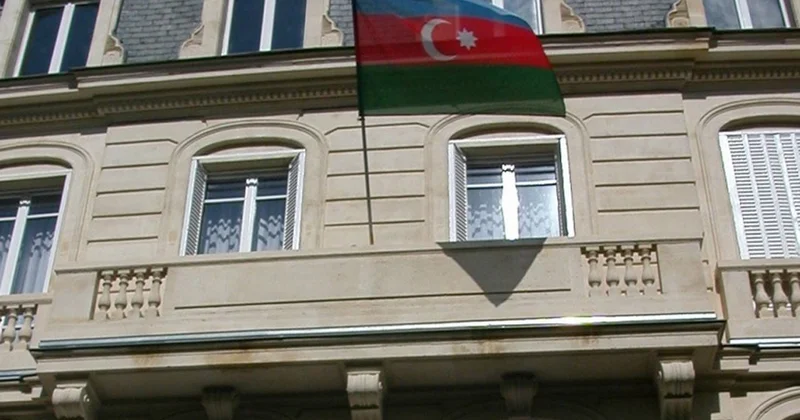 Səfirlik övladları əlindən alınan valideynlərin işi ilə məşğul olur