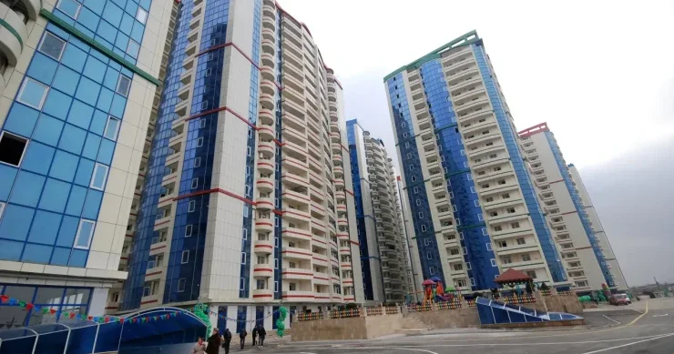 Razin dəki Akkord un binasında FACİƏ: 17 yaşlı qız 10 cu mərtəbədən düşüb öldü