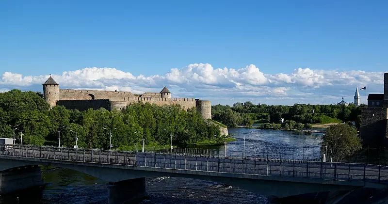 Estoniya Rusiya ilə sərhəddəki bütün keçid məntəqələrində dəmir qapılar quraşdırıb