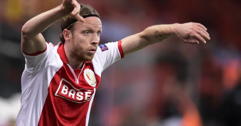 Niderland çempionu olmuş və İngiltərə kubokunu qazanmış futbolçu həbs olundu