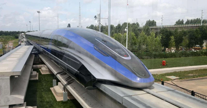 Çində maqnit qatarı prototipi təyyarə sürətinə çataraq rekord qırıb