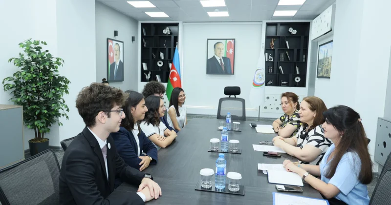 Uşaq Səfirlər Məclisinin məzunlarına təşəkkürnamələr, yeni üzvlərə kartlar təqdim olunub