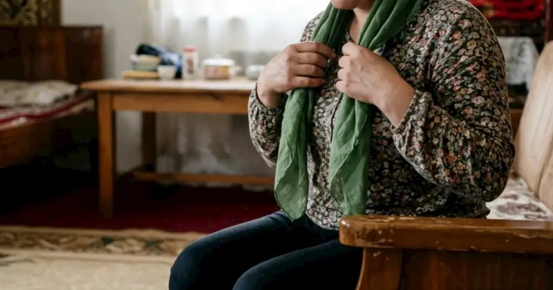 Göygöldə kişi ona pul verməyən arvadını şalı ilə boğaraq öldürmək istədi Detallar