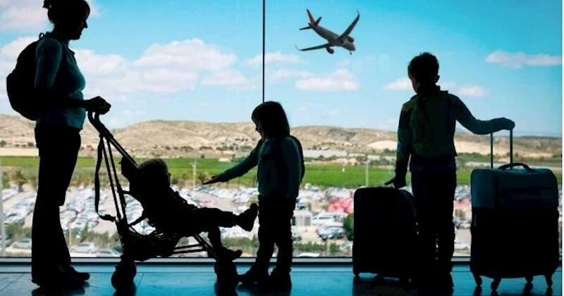 Uşaqlarla təyyarə səfərinə çıxan valideynlərin NƏZƏRİNƏ