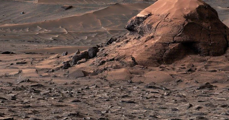 NASA опубликовало новые снимки поверхности Марса ФОТО