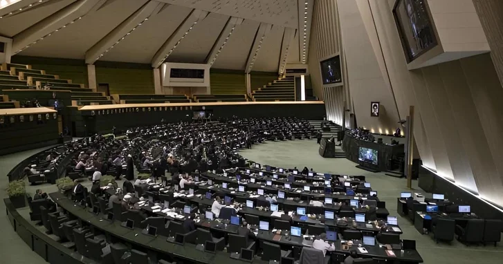 В парламенте Ирана заявили о стратегическом превосходстве Ормузского пролива над ядерным оружием