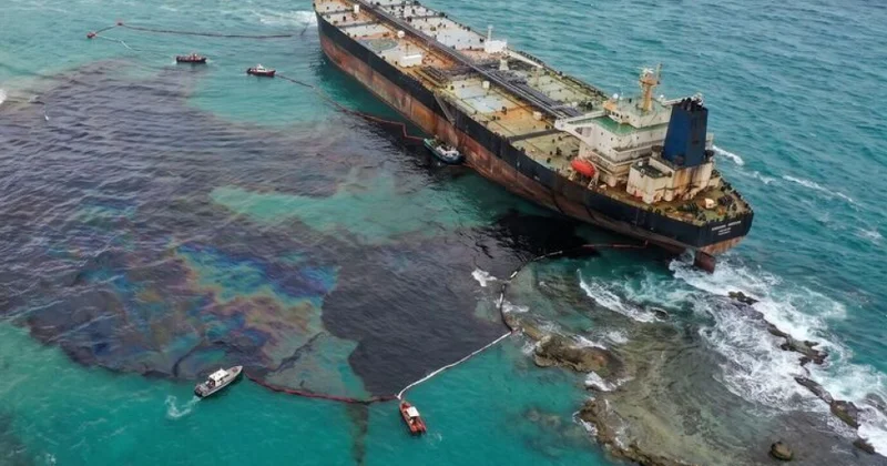 Разлив нефти в Мексиканском заливе стремительно приближается к масштабам катастрофы