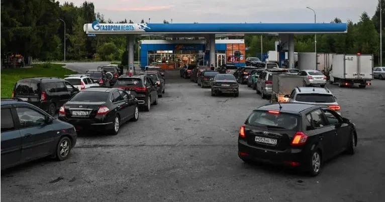 Rusiyada yanacaq böhranının yeni dalğası qıtlıq, növbə, qiymət oynaması...