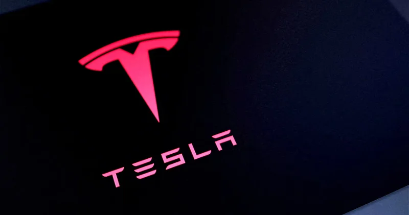 Tesla массово отзывает электромобили